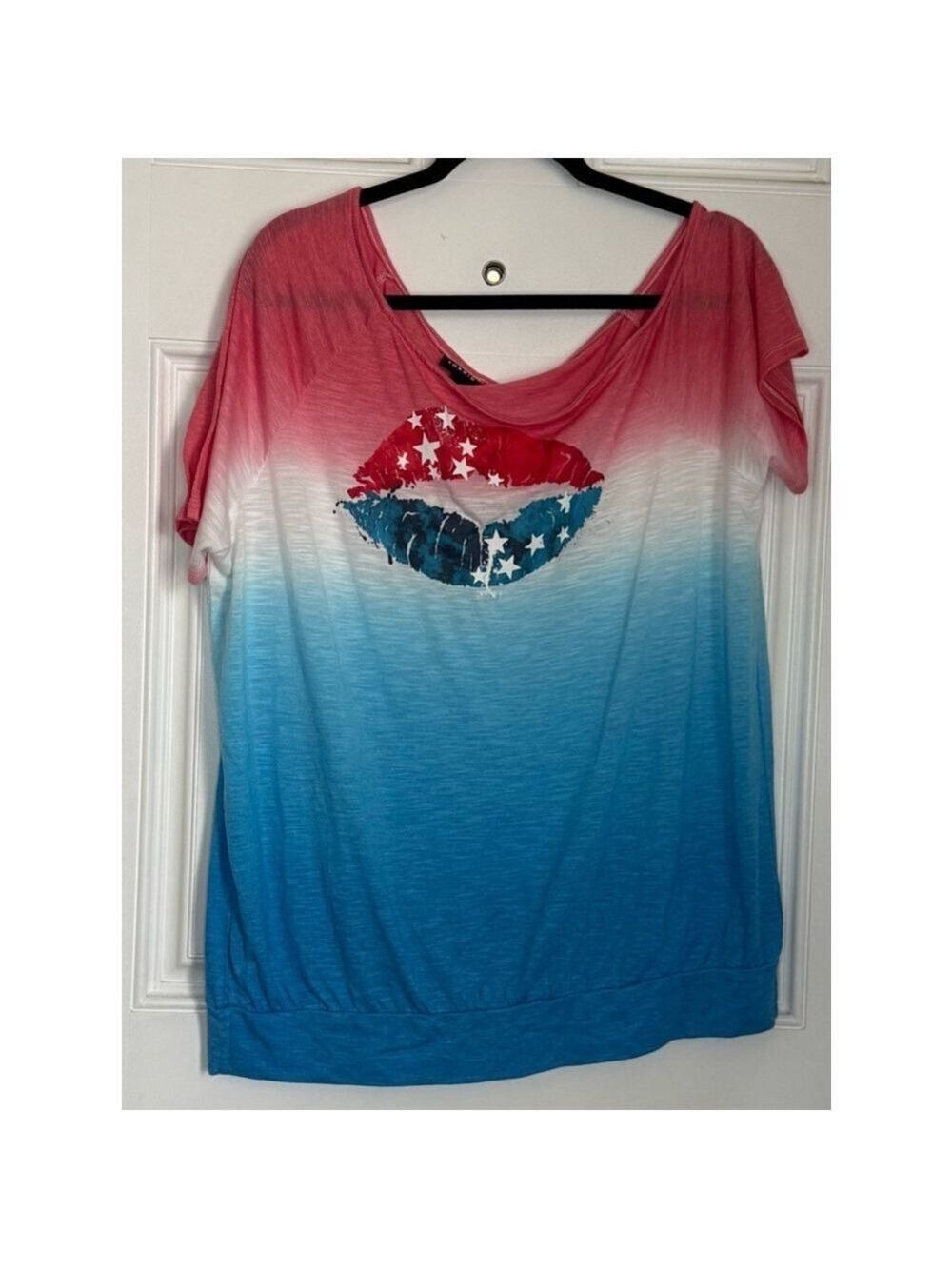 Women's Torrid Patriotic Lips Graphic Off Shoulder T-Shirt Size 1X Blue/Red